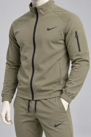 Nike tracksuit - Image 4