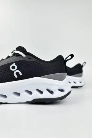 ON Cloudtilt all day trainers in black and white - Image 5