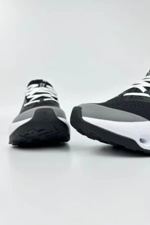 ON Cloudtilt all day trainers in black and white - Image 4